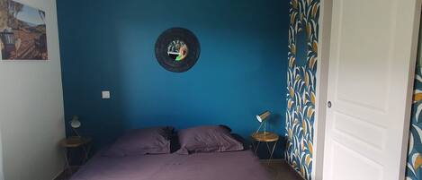 3 عدّة غرف نوم وواي فاي وملاءات أسرّة