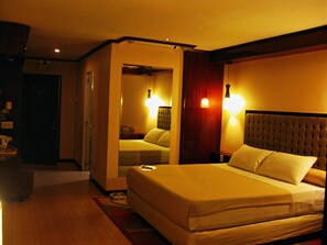Habitació Deluxe, 1 llit de matrimoni gran | Caixa forta a l'habitació i escriptori