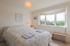 3 bedrooms, bed sheets - Beach Cottage in Constantine Bay, Near Padstow (St Merryn)