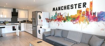 Stylish 2-Bed · Walk to Deansgate & Old Trafford - Pass the Keys