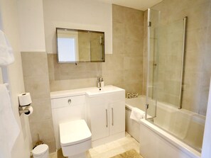 Shower, hair dryer, towels - Modern City Flat -Walk to Deansgate & Old Trafford - Pass the Keys (Manchester)