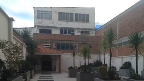 A courtyard with a tiled floor, potted plants, and a building in the background. - La Paz, Bolivia; Wonder City, Nice Apartment, Central and safe (La Paz)