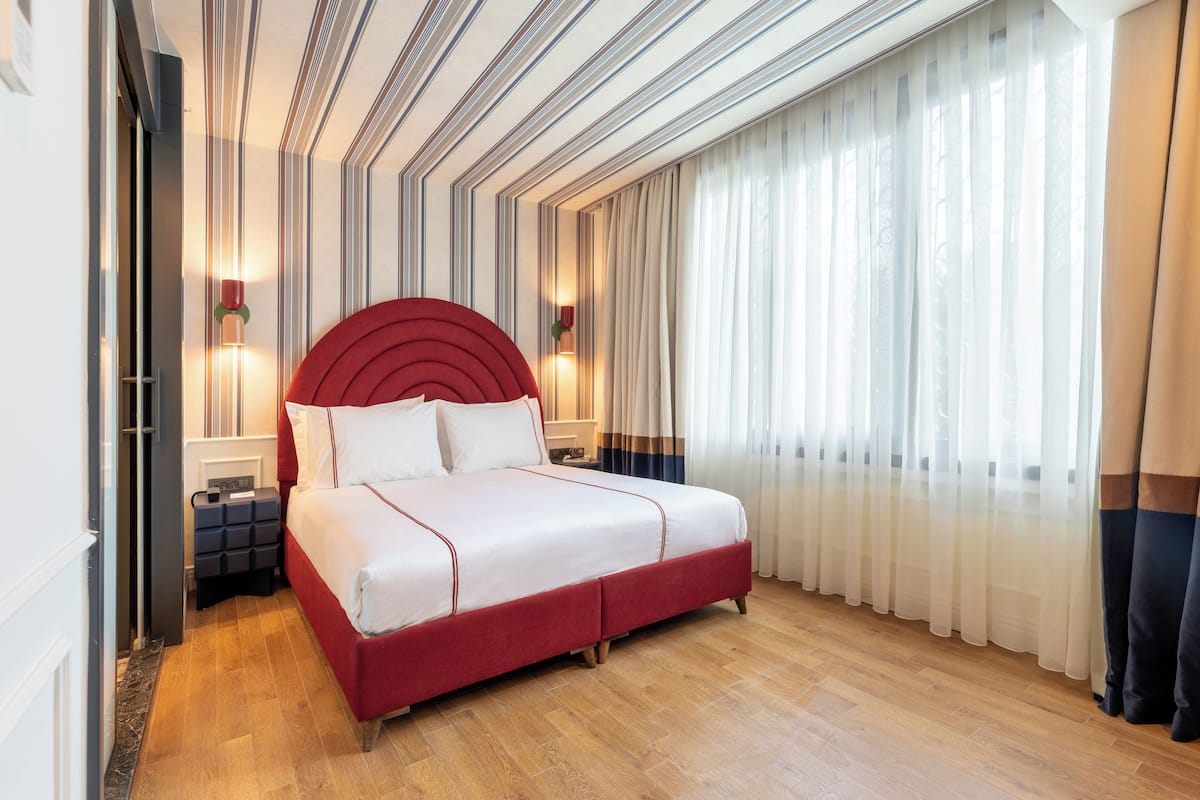 Corner Room With City View | 1 bedroom, premium bedding, in-room safe, individually decorated