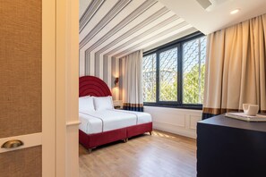 Corner Sea View Room | Literie de qualité supérieure, coffres-forts dans les chambres