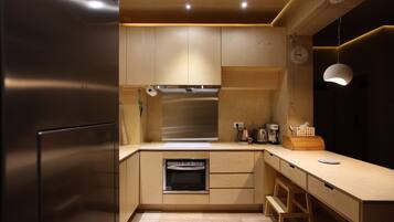 Private family room w/ shared spaces (1 Bed Room in Shared Space / Foreigners Only) | Shared kitchen facilities | Full-size fridge, microwave, oven, stovetop