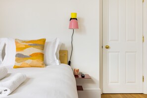 1 chambre, fer et planche à repasser, accès Internet, draps fournis