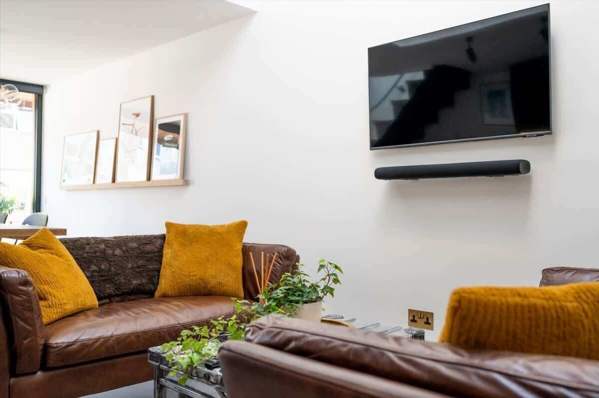 Tv, en stereo och kontor