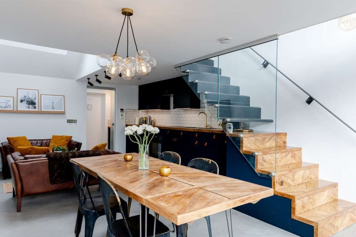 المنشأة من الداخل