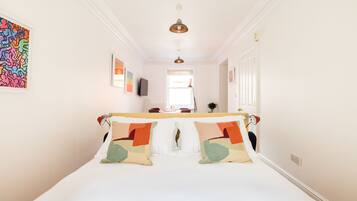 Iron/ironing board, Internet, bed sheets