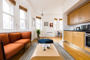 TV - CCR4 - One Bedroom Apartment, Sleeps 2 (London)