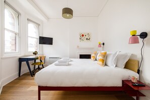 1 habitación, tabla de planchar con plancha, internet y ropa de cama