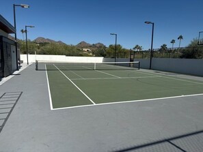 Sports court - Spacious 4-bedroom estate in serene Paradise Valley with Tennis Pickleball Sauna (Paradise Valley)