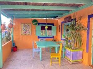 Outdoor dining - Casa PAPILLOTA on the edge of nature and volcanoes with private pool (Lajares/La Oliva)