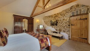 1 bedroom, iron/ironing board, free WiFi, bed sheets - 18th century barn couple's retreat in beautiful Devon countryside (Saint Giles on the Heath)