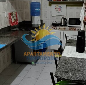 Kylskåp, mikrovågsugn, ugn och spishäll