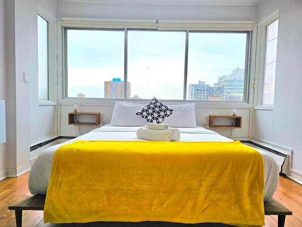 Desk, iron/ironing board, travel cot, WiFi