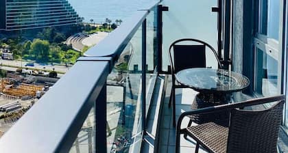 5 M walk to Boulevard and Beach free Parking & nature view both sides