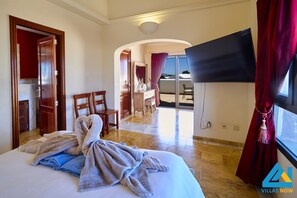 3 chambres, coffres-forts dans les chambres, fer et planche à repasser