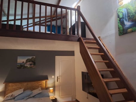 1 bedroom, WiFi, bed sheets. A quiet gîte in the heart of nature