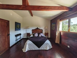 3 bedrooms, travel cot, bed sheets