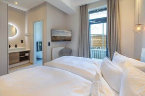 3 Schlafzimmer, Schreibtisch, Bügeleisen/Bügelbrett, Reisekinderbett