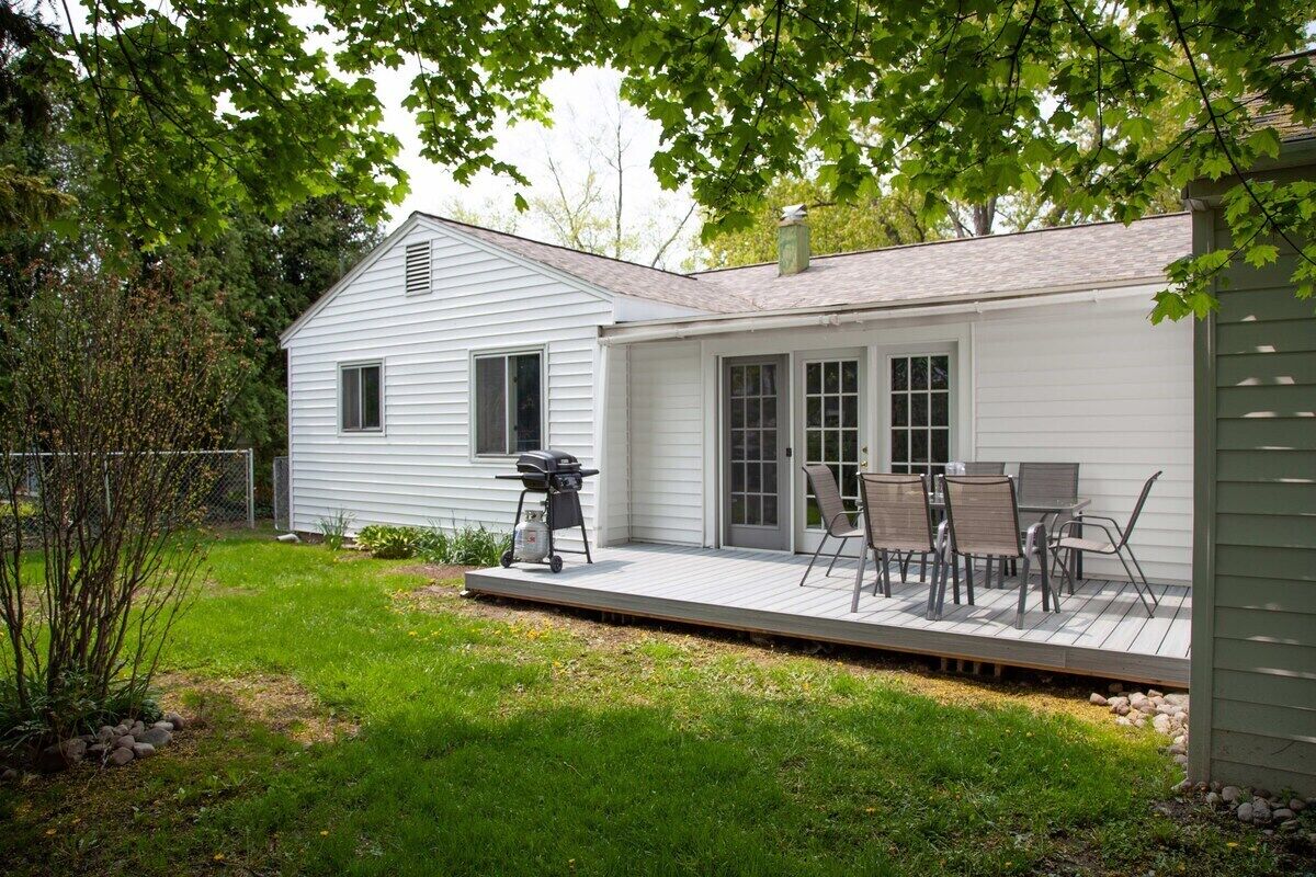 Backyard Bungalow: Dog Friendly with Fenced Yard