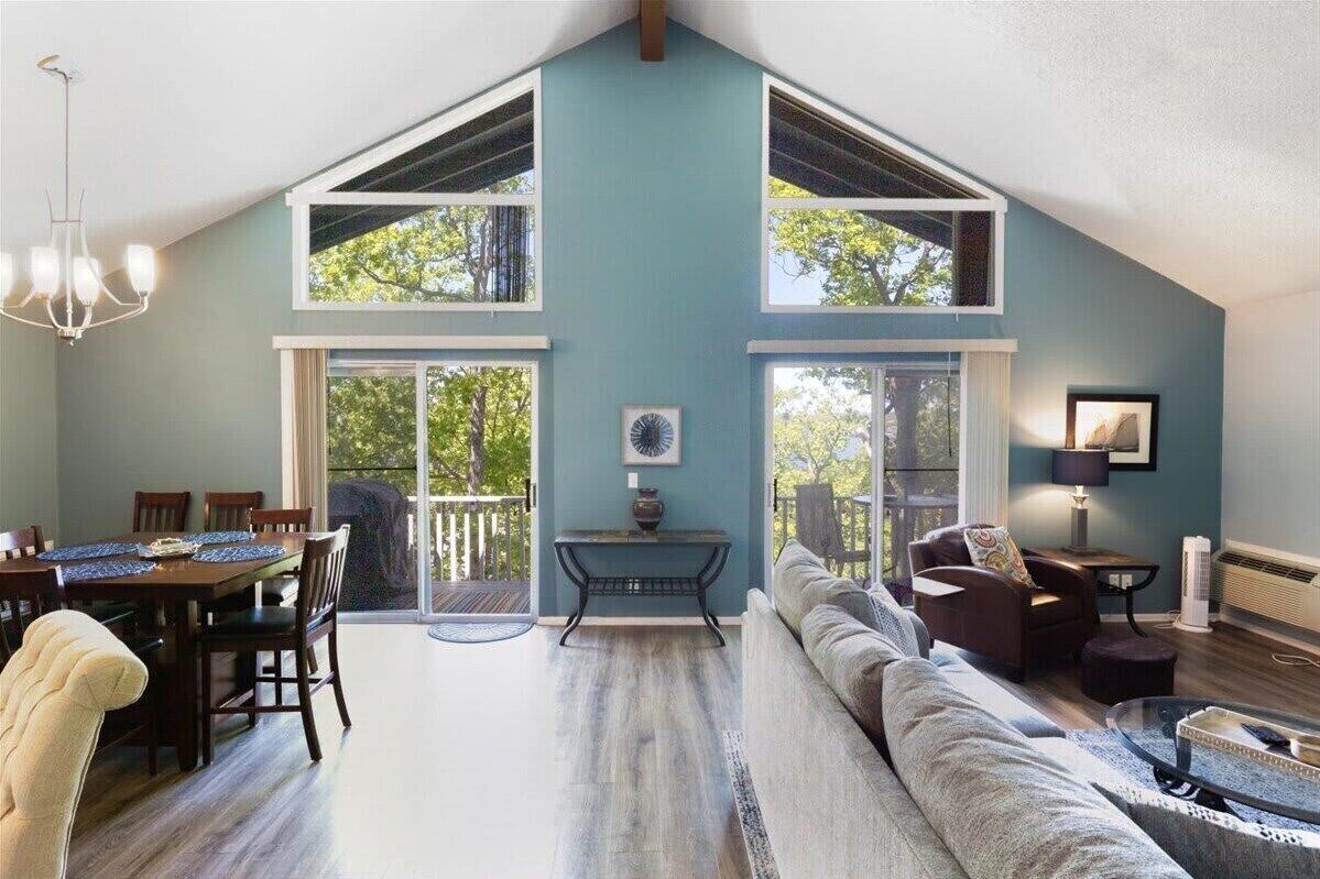 Flat-screen TV, fireplace