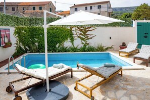 حمّام سباحة خارجي