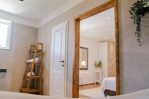 3 bedrooms, in-room safe, iron/ironing board, free WiFi