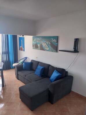 TV - Apartment 30 meters to the sea, wonderful sea and beach views and swimming pool (Callao Salvaje)