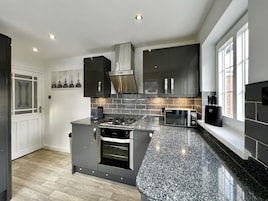 Family Cottage | Private kitchen | Full-size fridge, microwave, oven, stovetop