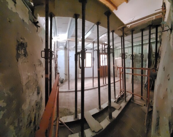 Interior - Square wooden chalet (Saint Alexis Des Monts)