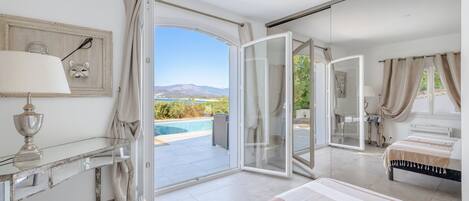 5 bedrooms, iron/ironing board, free WiFi, bed sheets