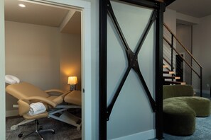 Deep-tissue massages - voco James Newbury Hudson Valley by IHG (Coxsackie)
