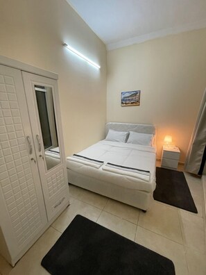 City Double Room | Desk, free WiFi, bed sheets - Pharaohs Inn Deira Hostel (Dubai)