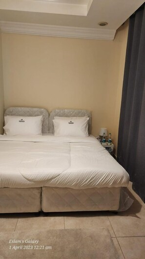 Classic Double or Twin Room | Desk, free WiFi, bed sheets - Pharaohs Inn Deira Hostel (Dubai)
