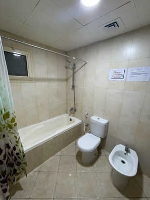 Rainfall showerhead, free toiletries, bidet, towels