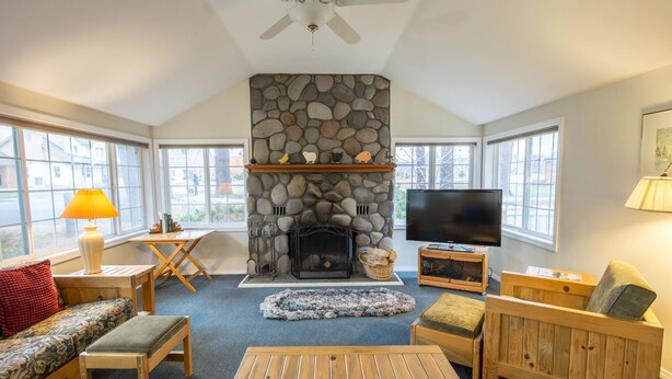 A cozy living room with a stone fireplace, a television, and comfortable seating. - Pine Street Cottage 3 BDRM home in a great location, near downtown Sisters (Sisters)