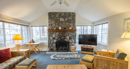 Pine Street Cottage 3 BDRM home in a great location, near downtown Sisters