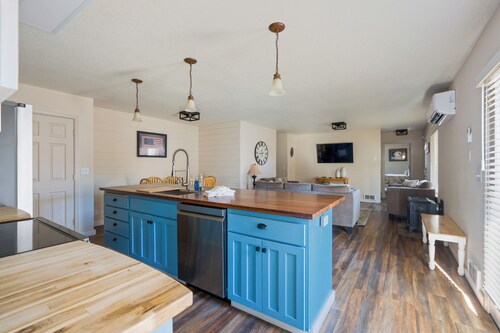 Timber Creek Escape Sisters Townhome pet friendly and great location