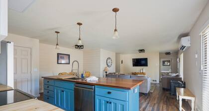 Timber Creek Escape Sisters Townhome pet friendly and great location