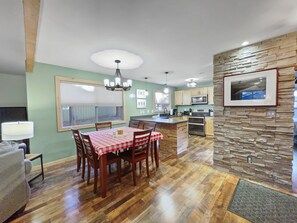 Interior - Fourth Sister Retreat - Great location with fireplace, community pool & hot tub (Sisters)