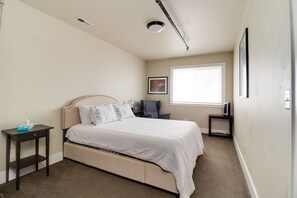 1 bedroom, desk, free WiFi, bed sheets