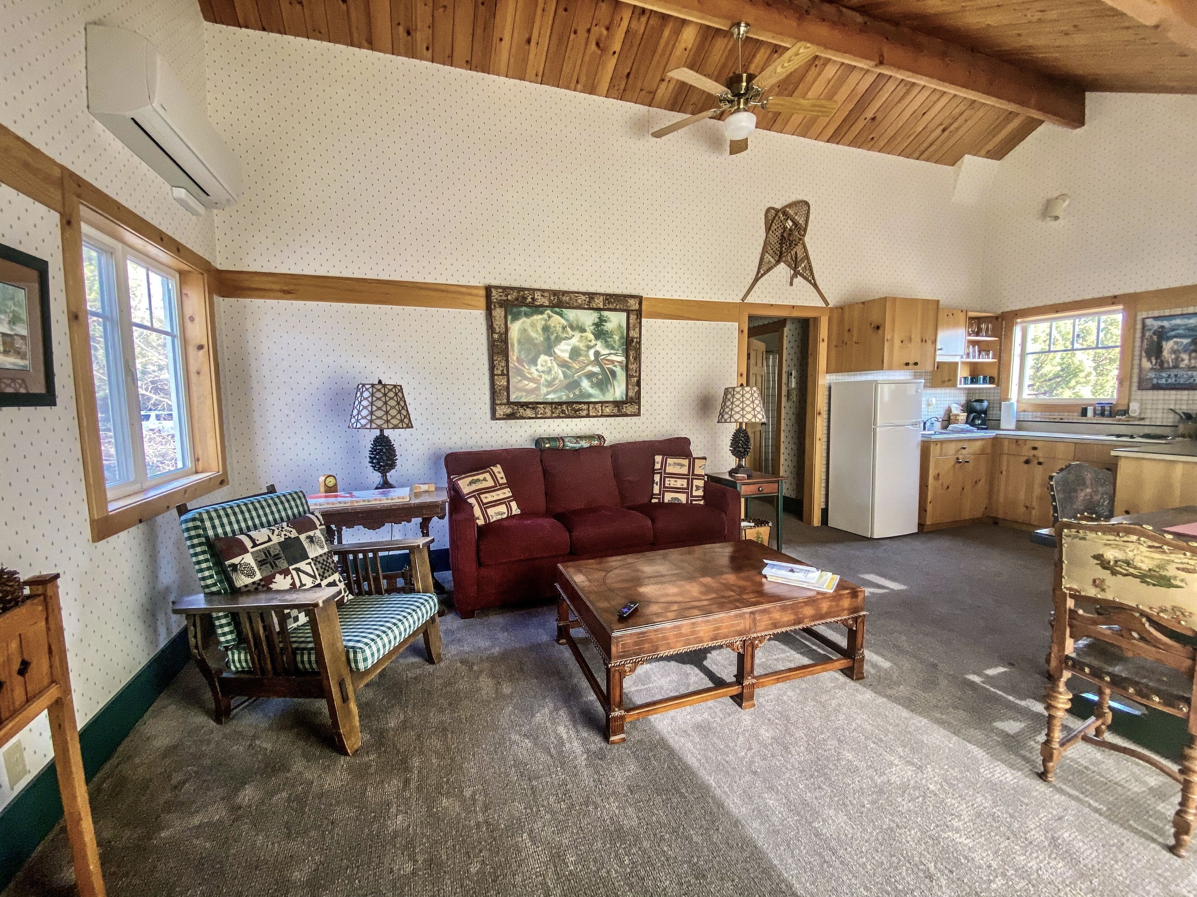Sisters Chalet-Beautiful 1bdrm/1/bath moments from Hoodoo Ski Resort