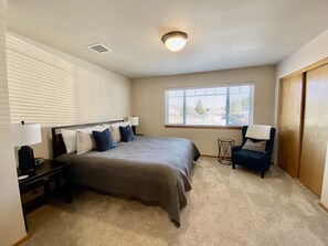 3 多间卧室、办公桌、免费 WiFi、床单