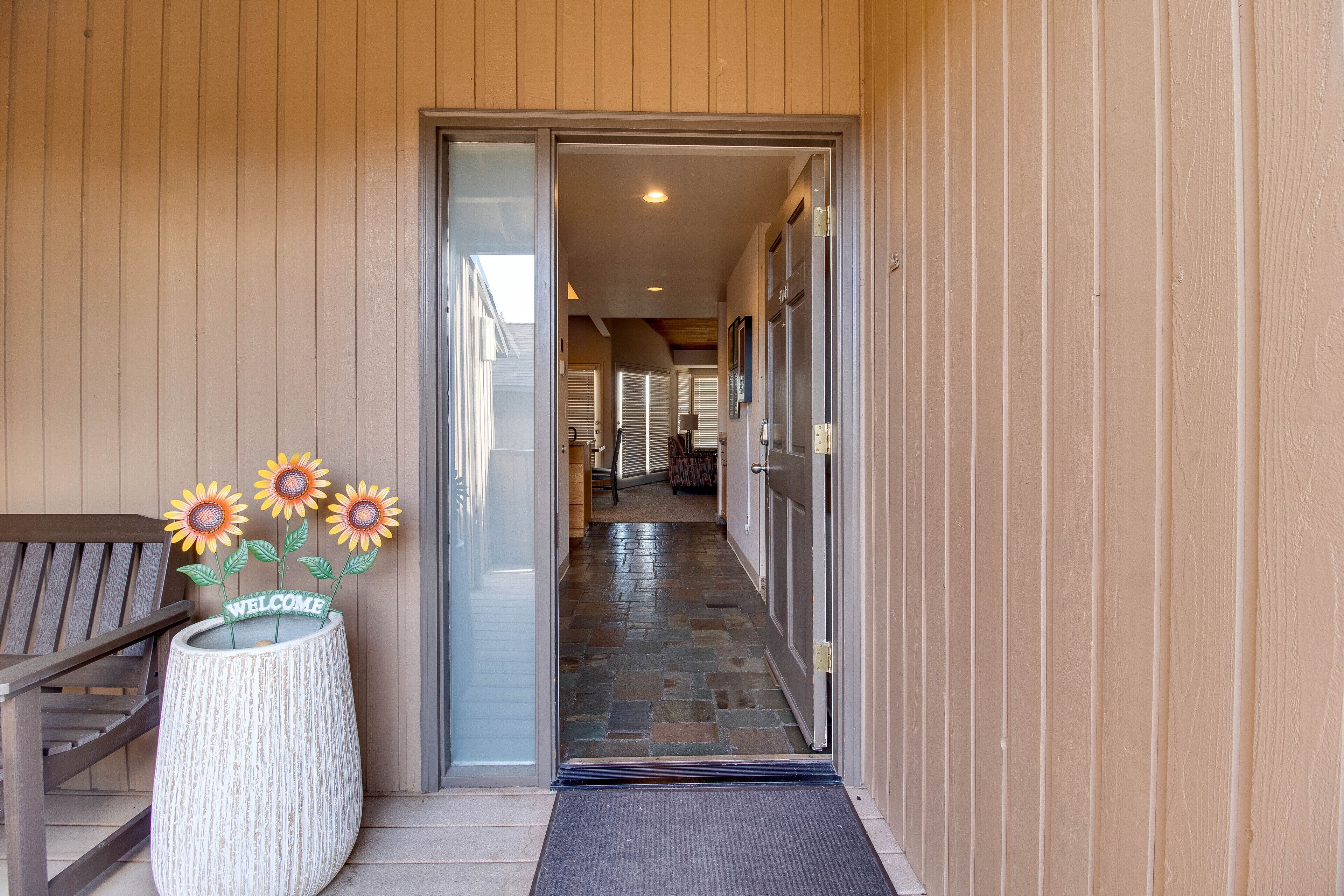 Deschutes River View Condo Eagle Crest - 3 bdrm 2 bth with Deschutes River View