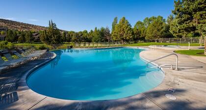 Deschutes River View Condo Eagle Crest - 3 bdrm 2 bth with Deschutes River View