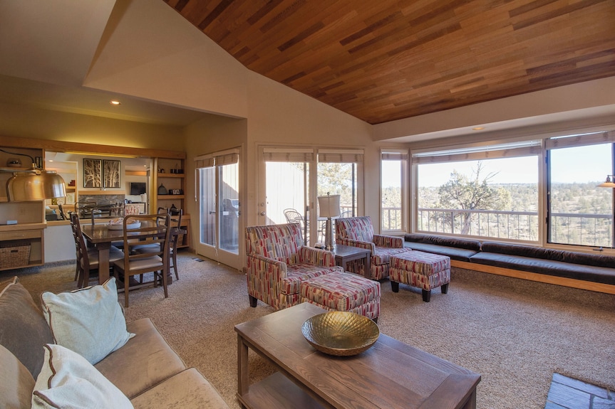 Deschutes River Views + Hot Tub | Eagle Crest - Redmond, OR