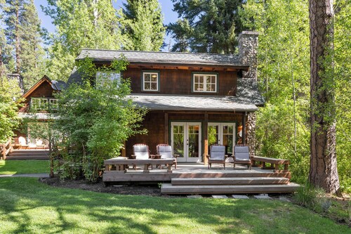 Metolius River Resort Cabin 1 Luxurious cabin on the Metolius River w/ fireplace