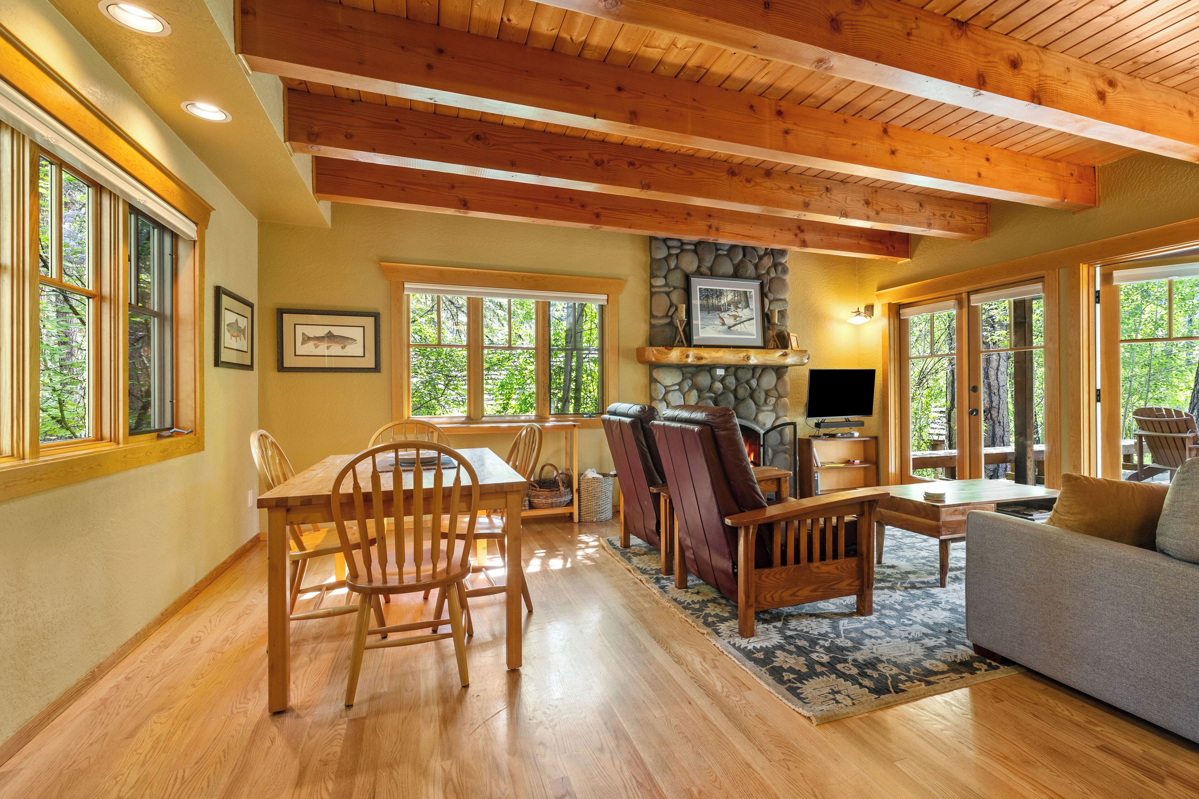 Télévision, cheminée